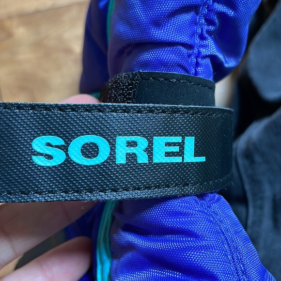 Sorel Kids Winter Boot - Size 3 - Picture 4 of 7